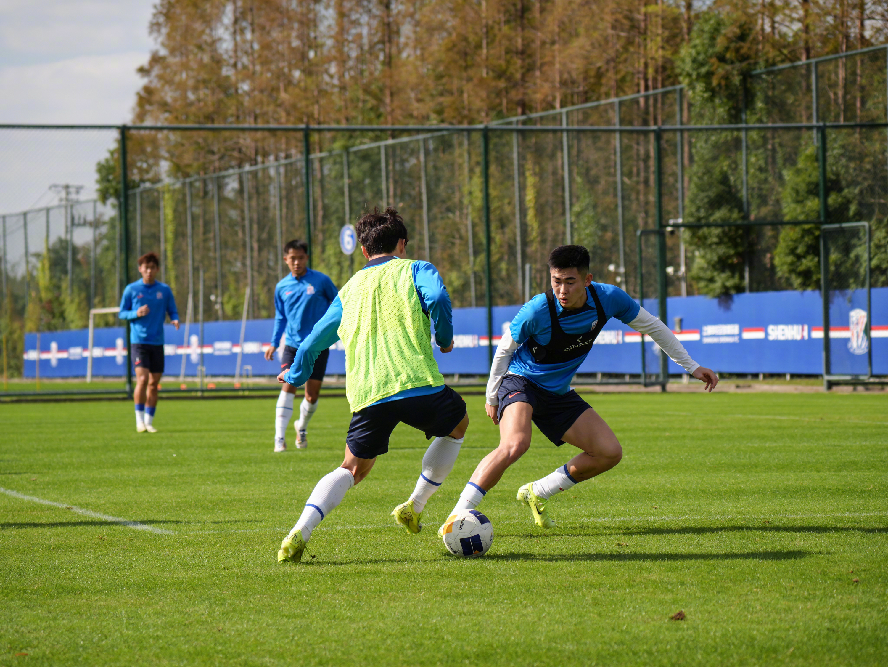 包含今夜体能课后，利物浦门线救险备战西甲，质疑声仍在，球队文化再被提及的词条